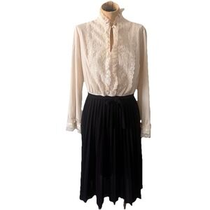 70s 80s Shirt Dress vintage white lace accordion pleat l button up secretary Blk